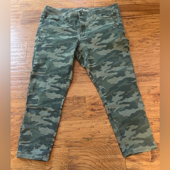 Universal Thread Pants - Universal Thread Size 18 High Rise Skinny Crop Camouflage Pants
